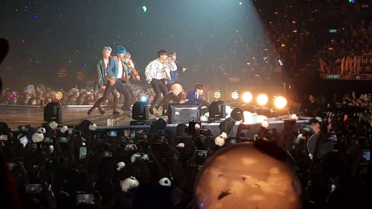 BTS - DNA [BTS LY TOUR Day 1 in Hong Kong] [Fancam] |200319|