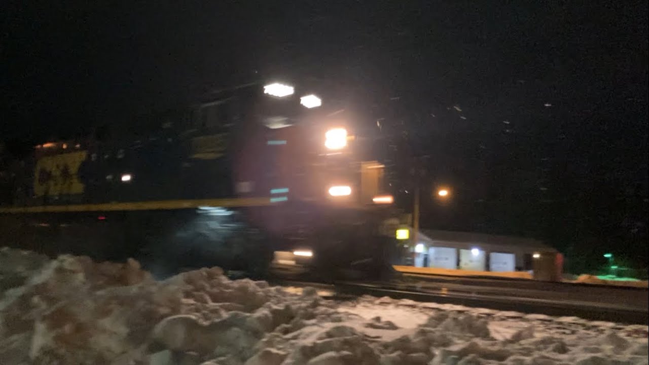 A flying CSX intermodal gives us an excellent horn salute!! 