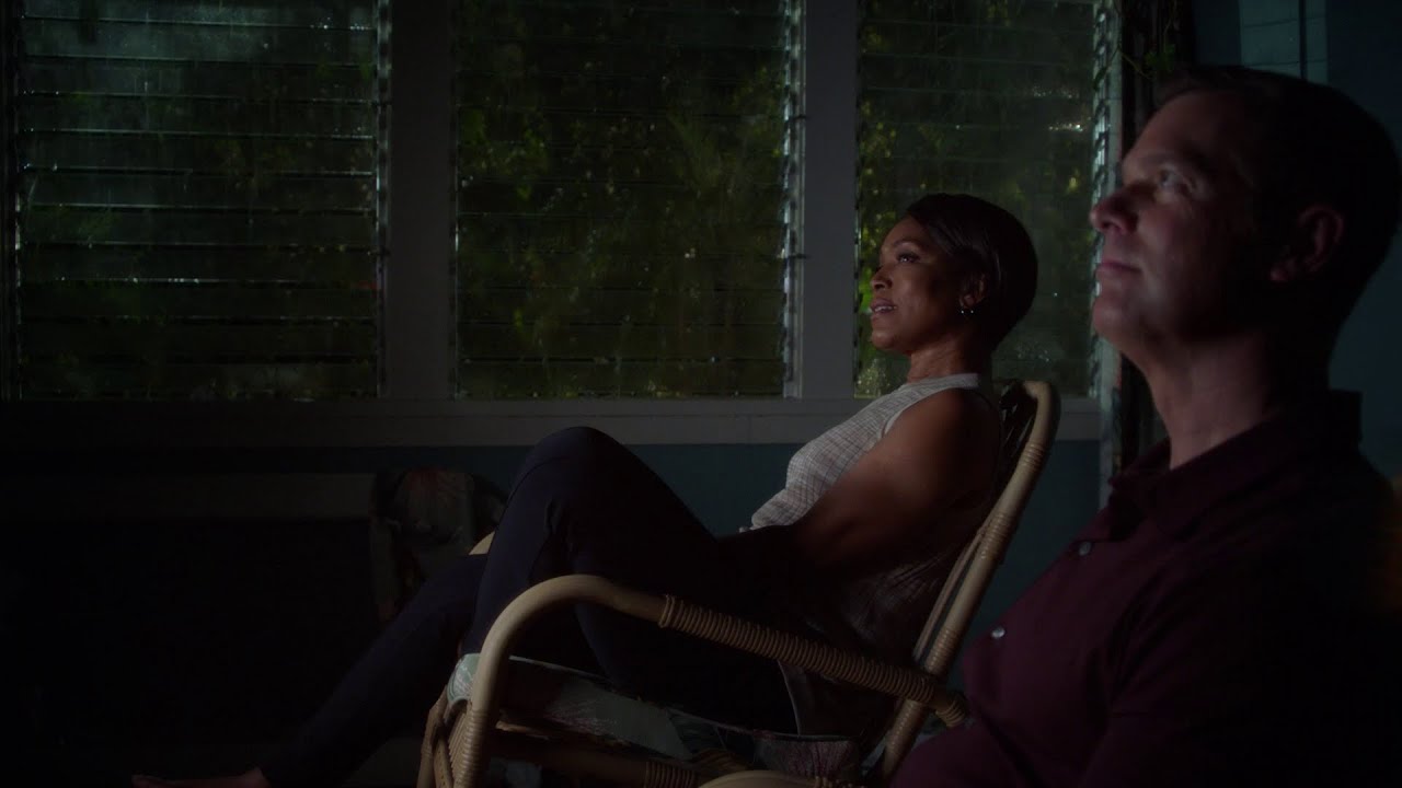 9-1-1 6x02 - Athena talks to Bobby about her father
