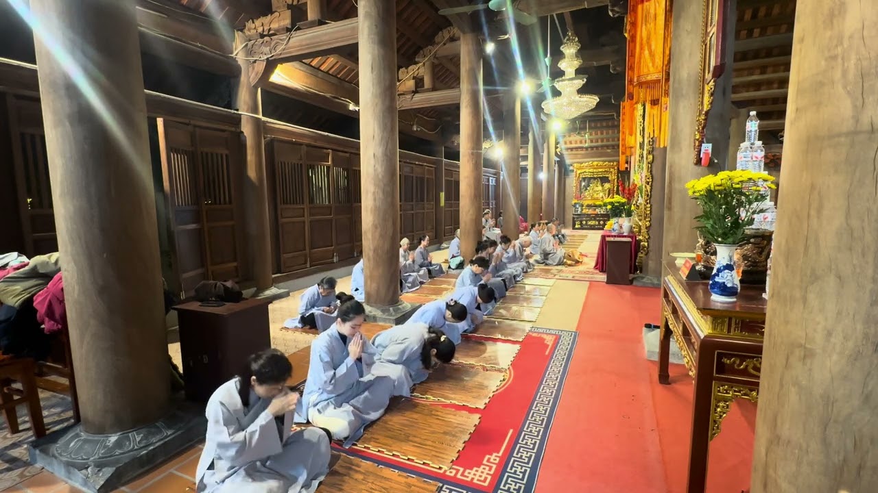 CÂU DANH HIỆU”NAM MÔ A DI ĐÀ PHẬT” CHÍNH LÀ ÁNH SÁNG QUANG MINH PHÁ TAN BÓNG TỐI 