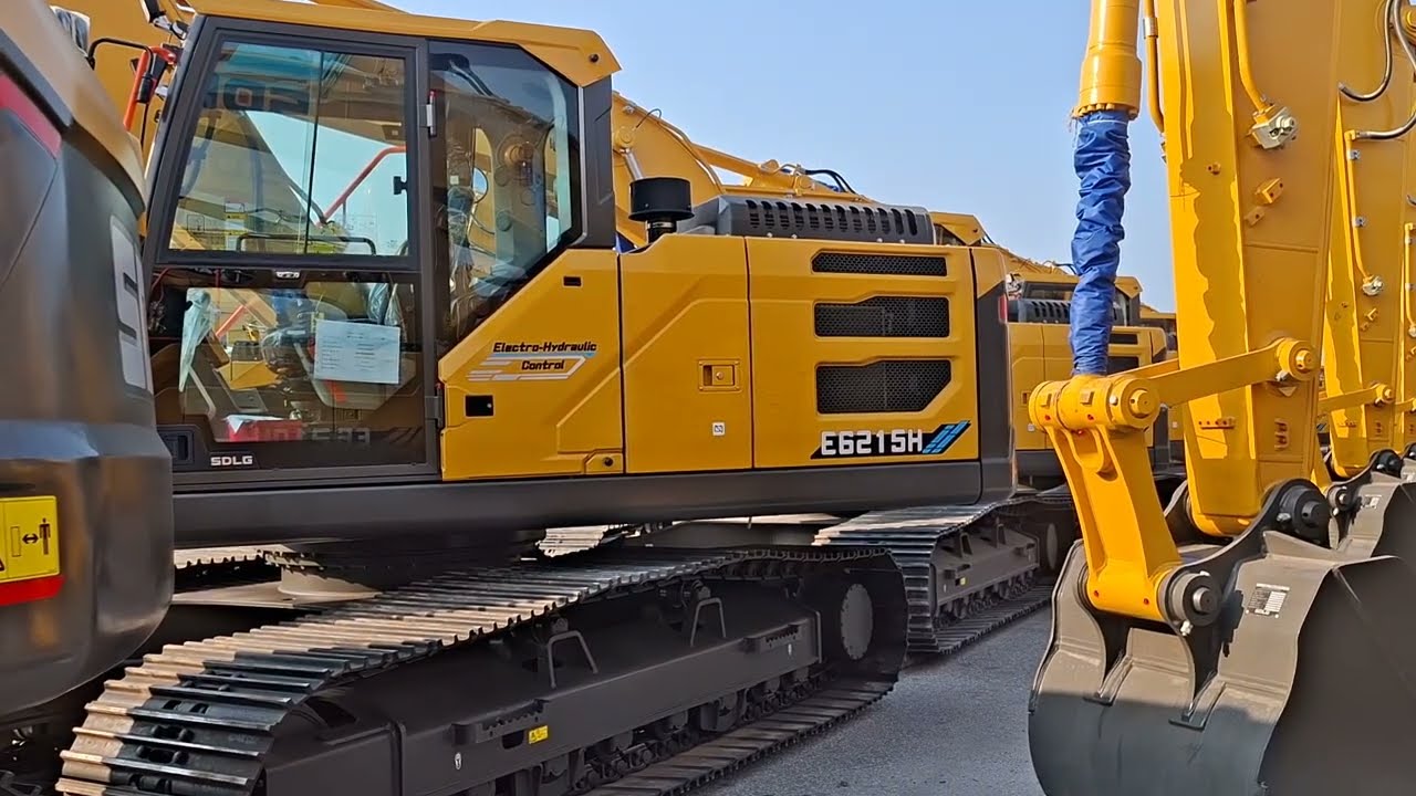 อยู่ท่าเรือแหลมฉบังรถขุดมีเกือบๆสองร้อยคัน sdlg ให้เลือก excavator