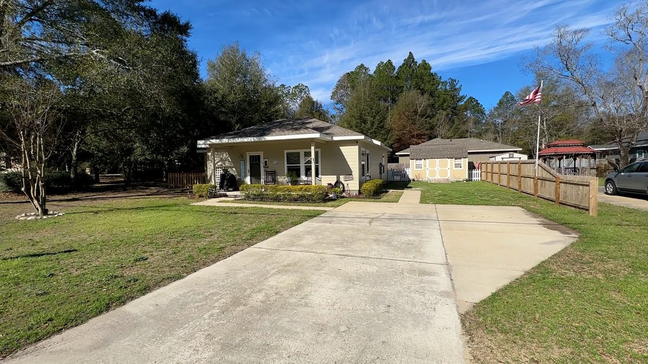 Conveniently Located 3-Bedroom Home - DeFuniak Springs, Florida Real Estate For Sale