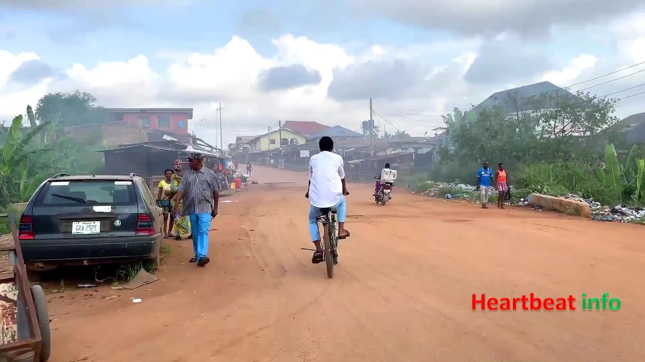 A TOUR OF UPPER UWA | OYEMWONSA | NOSAKHARE | OFF THIRD EAST CIRCULAR ROAD | WALK INSIDE BENIN CITY