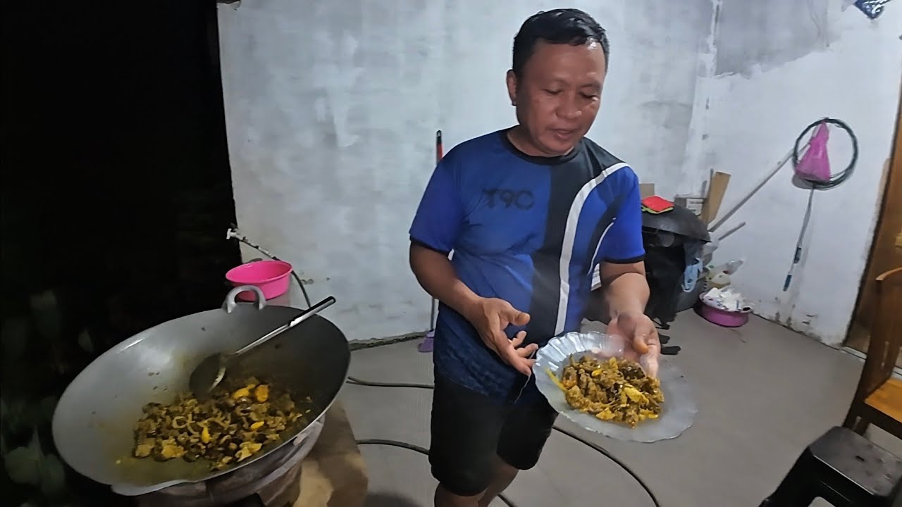 Abg Edik Masak 8 Ekor Daging Tupai//Sedap Memat Mkai Beramai Ramai Gau Budak2 Kampong