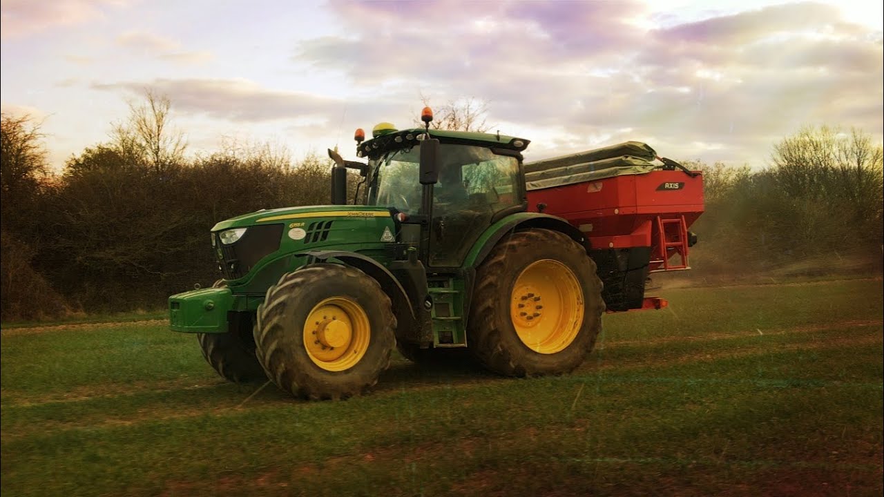 Fertilizer Spreading 2021 - Kuhn Axis 50.2 - FS WATTS & SONS