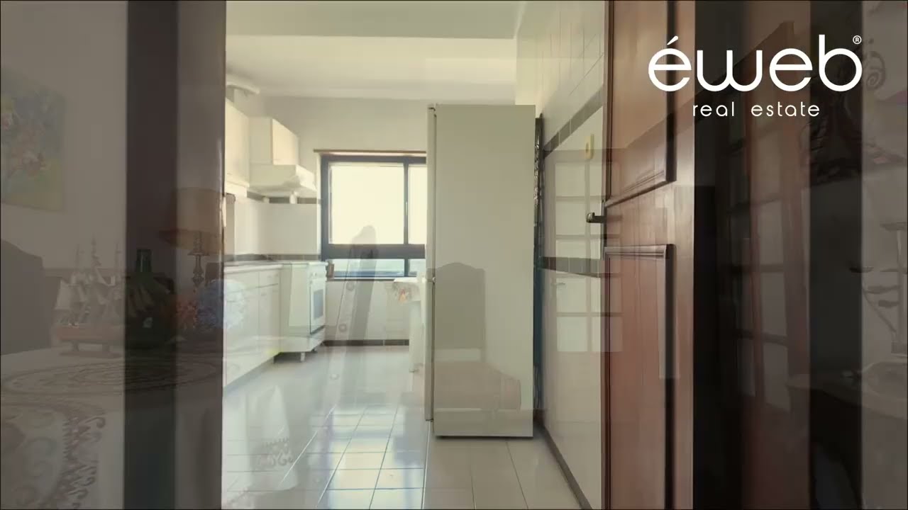 Apartamento T2 para venda, situado na Avenida Luísa Todi, em Setúbal.