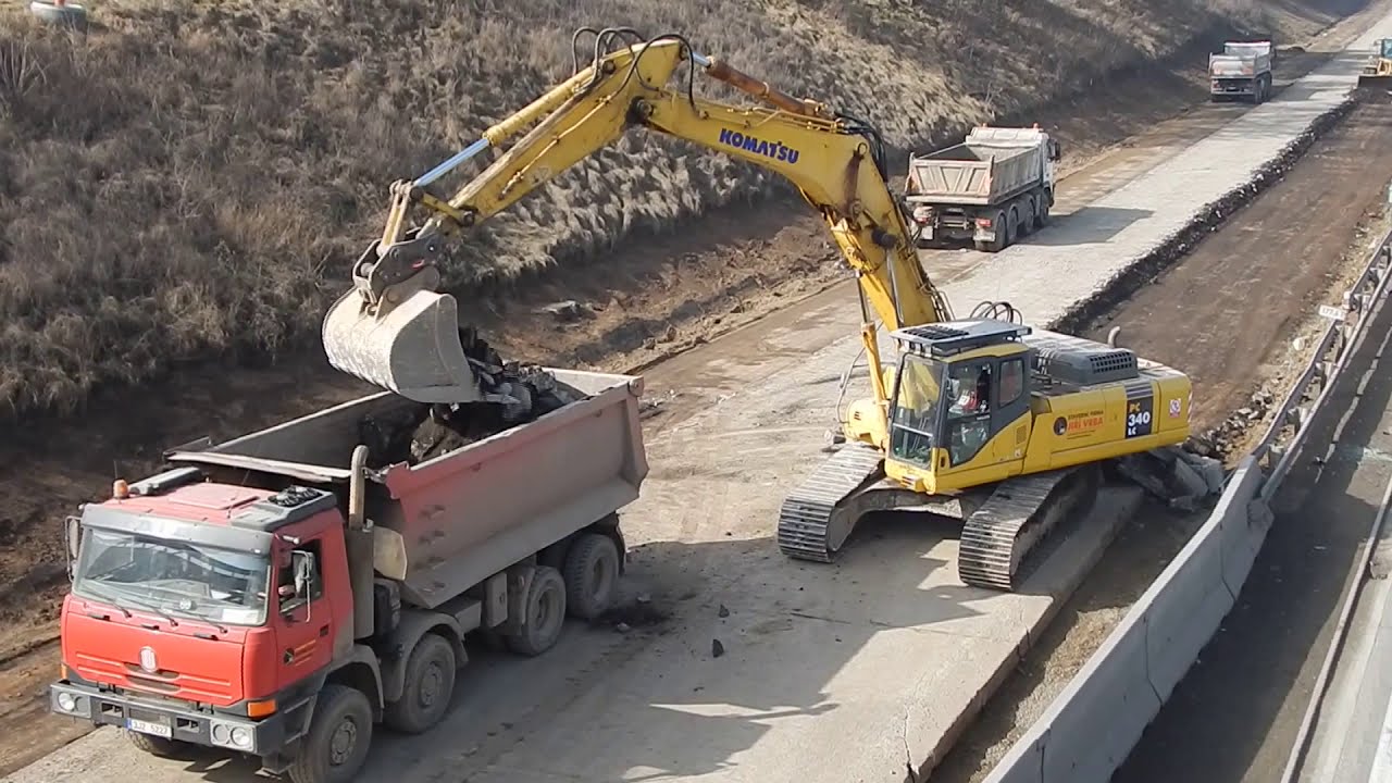 Komatsu PC340 LC load Tatra