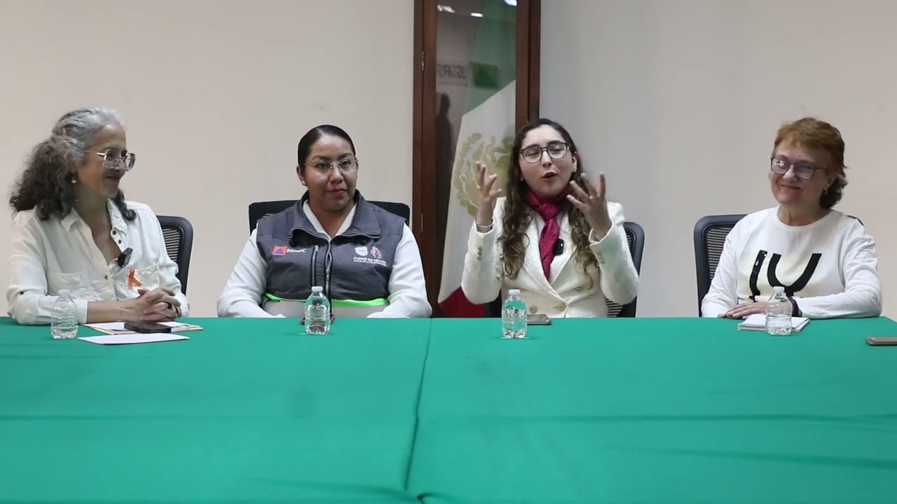 Entrega de reconocimientos a lideresas en Reducción de Riesgos de Desastres