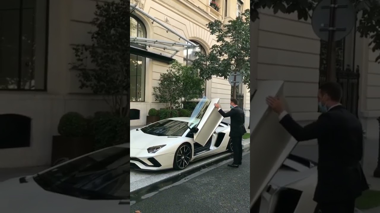 #LuxuryFashion#DesignerStyle#ChicOutfit#ElegantStyle#LuxuryAccessories#PremiumFashion#LuxuryWardrobe
