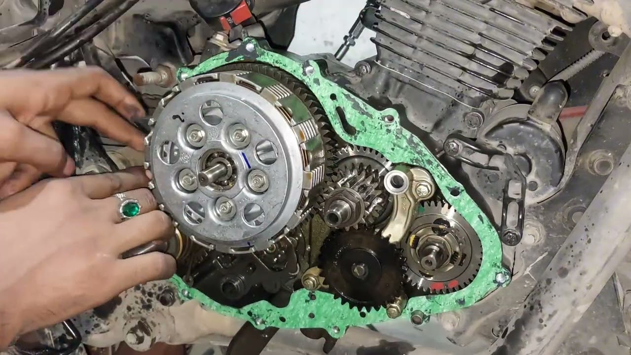 how to change clach plate Suzuki gixxer SF?