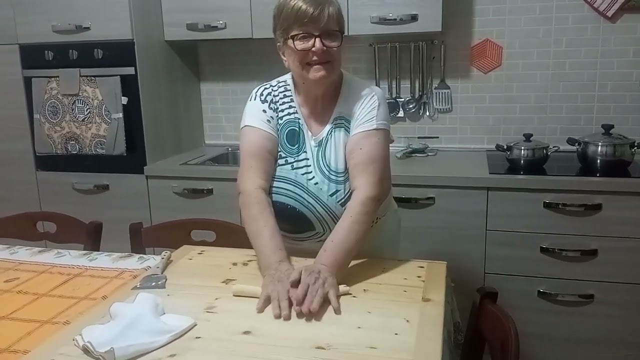 Cavatelli al sugo con cacioricotta e basilico (Laterza)