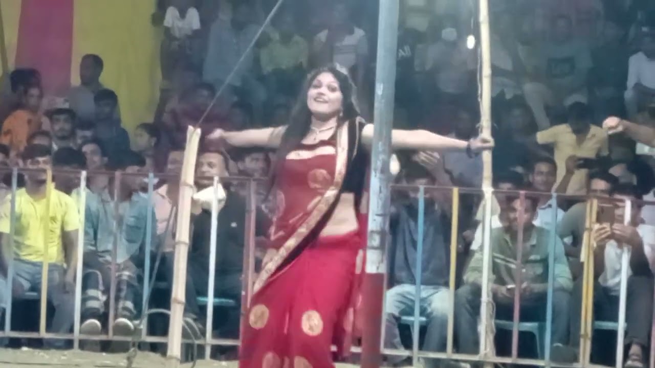 সার্কাস সুন্দরীর অসাধারণ নাচ ।।।