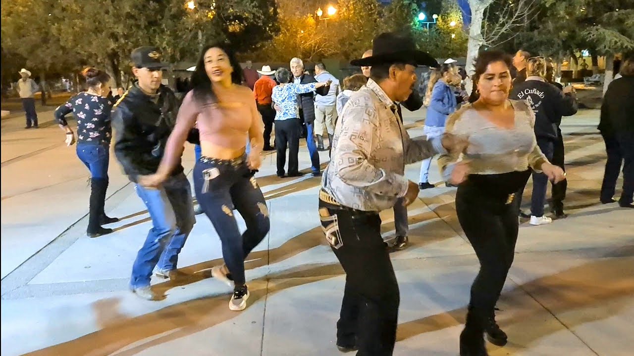 CHIHUAHUA BAILANDO OFFICIAL está en vivo