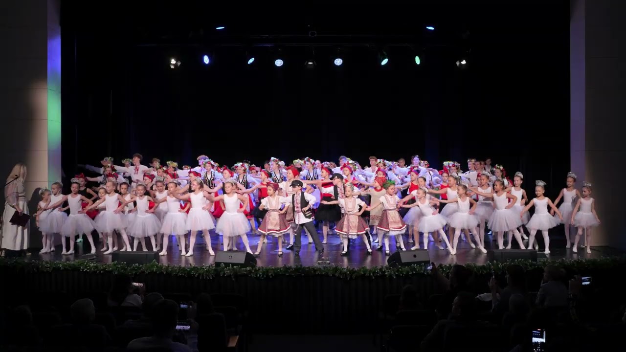 Finał V Mikołajkowego Show Wielokulturowego. Dom Kultury w Łapach Polska