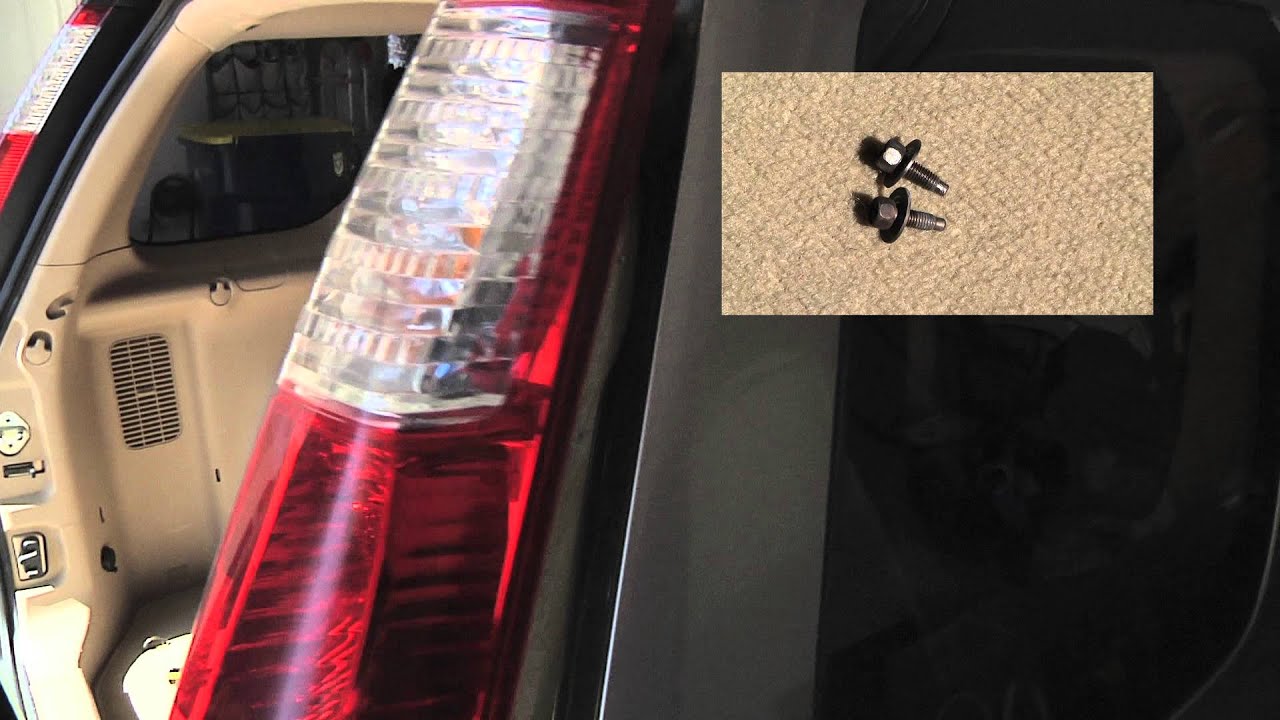 Honda CR-V Tail Light Bulb Replacement - Easy 2 Minute Video!