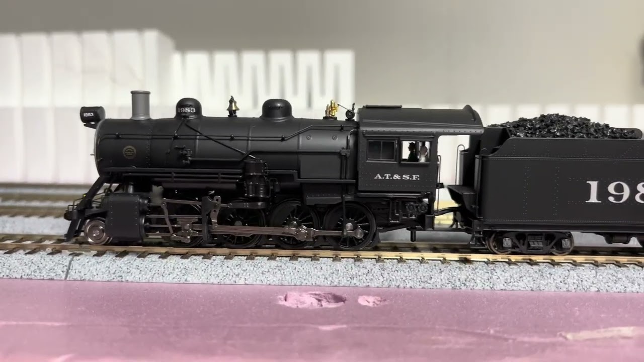 Layout #4, video #7 - Unboxing of BLI Consolidation (2-8-0)