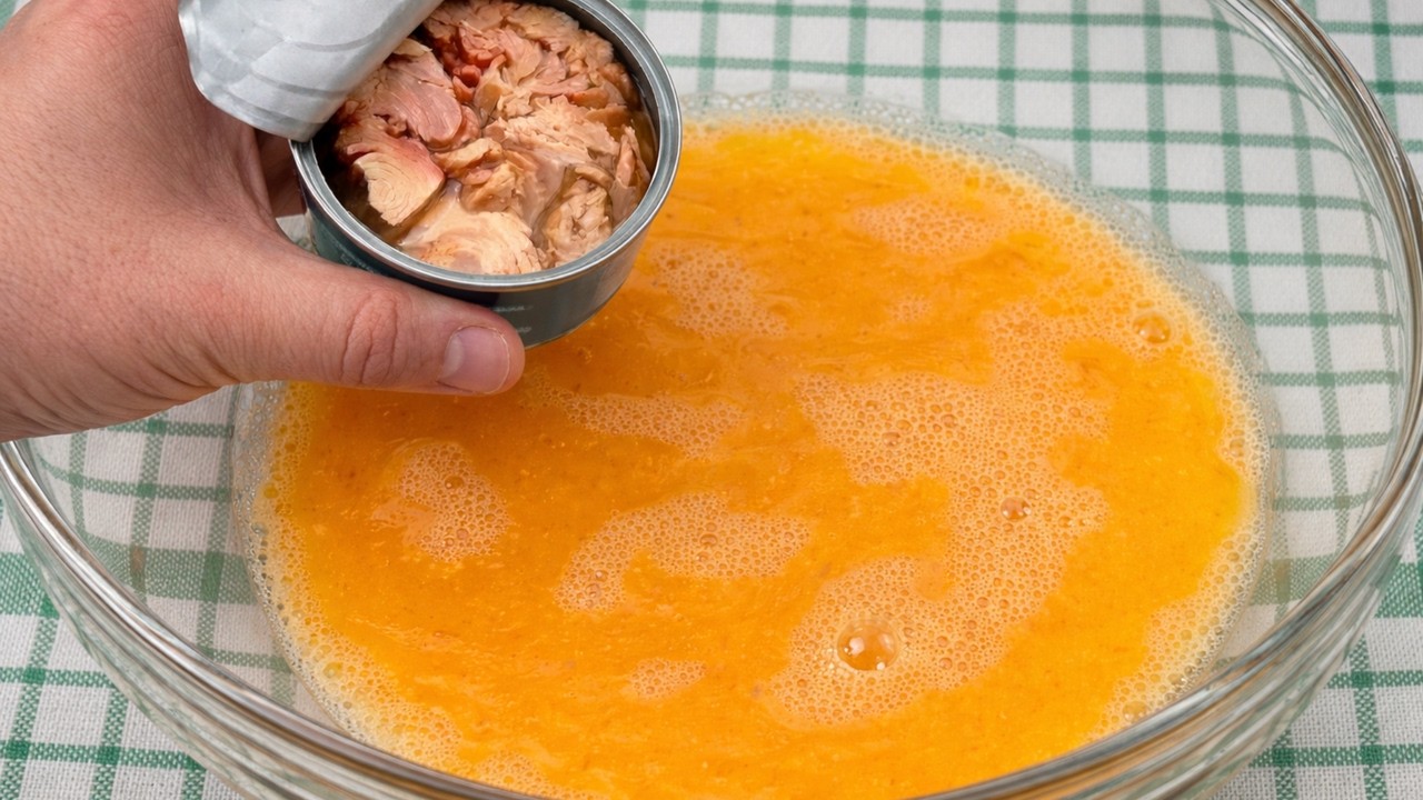 Simply mix canned tuna and 3 eggs! My village grandmother's recipe!