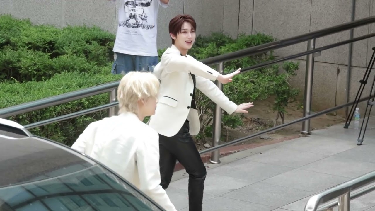 230526 엔하이픈(ENHYPEN) 뮤직뱅크 중간 출근길 by ODS