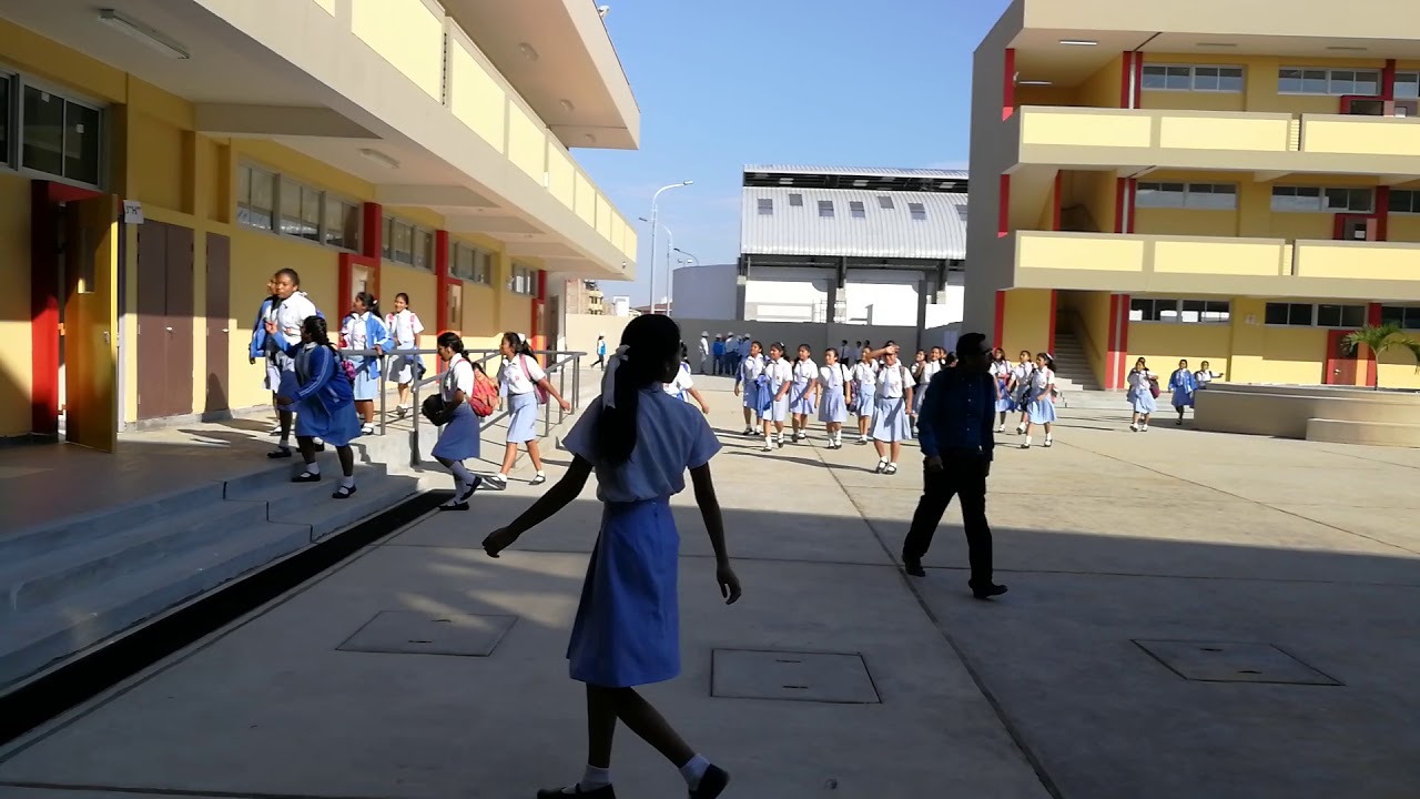 Alumnas de colegio Fátima en #Piura regresan a su local