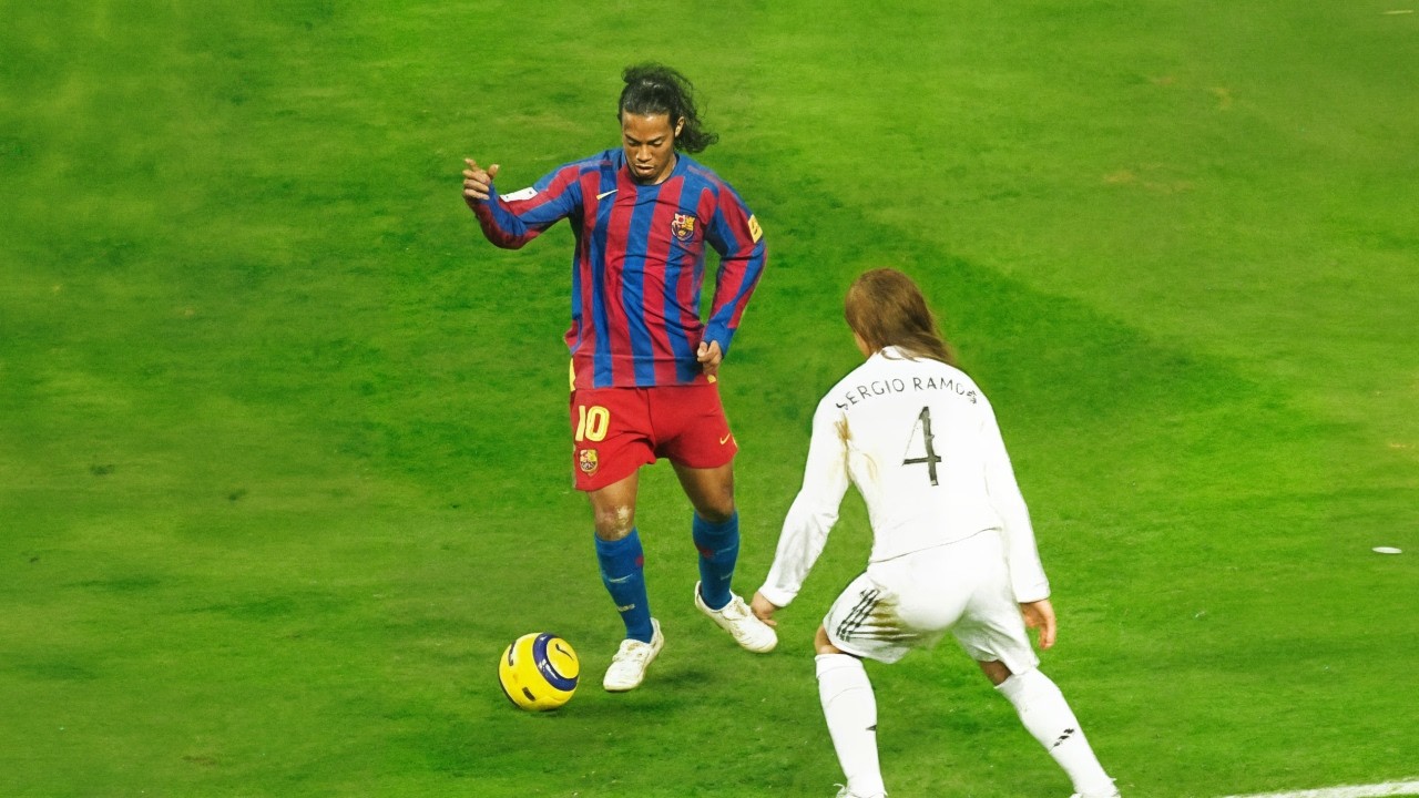Ronaldinho 👑 Ballon D&rsquo;Or Level Skills, Goals, Dribbling & Tricks