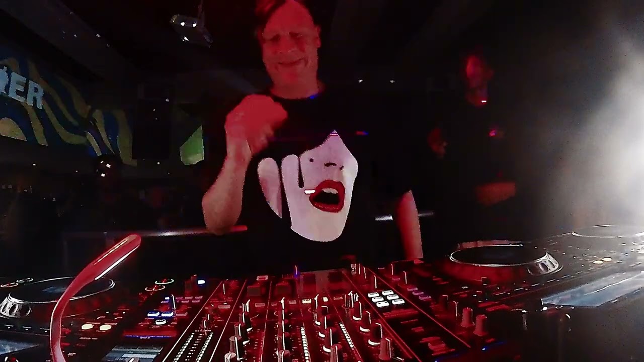 Sam Supplier Full Set of his own music @ his intimate 1 month residency in Basing House London