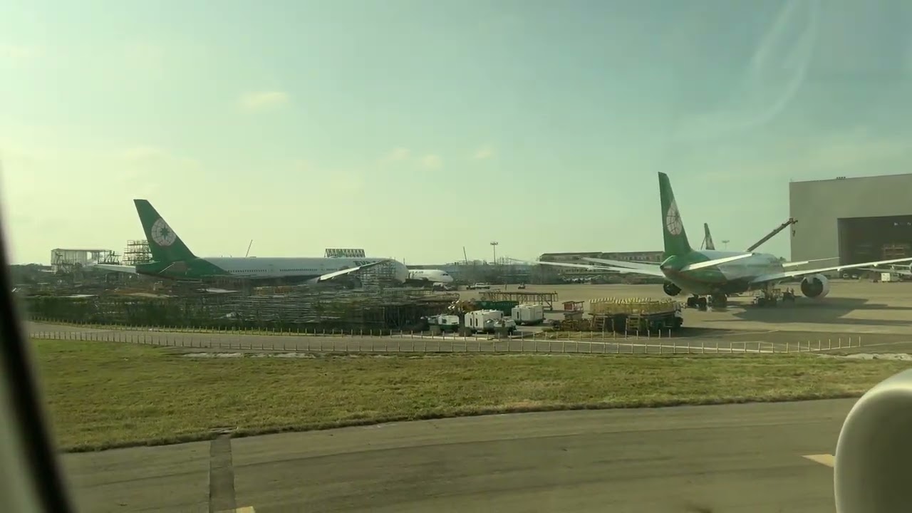 TPE Taxiing and Take Off to Singapore