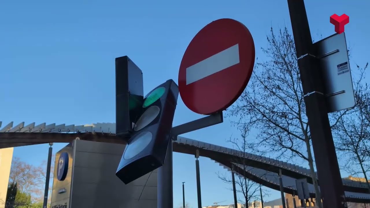 La ventada deixa desenes d'incidències a la via pública però sense danys personals