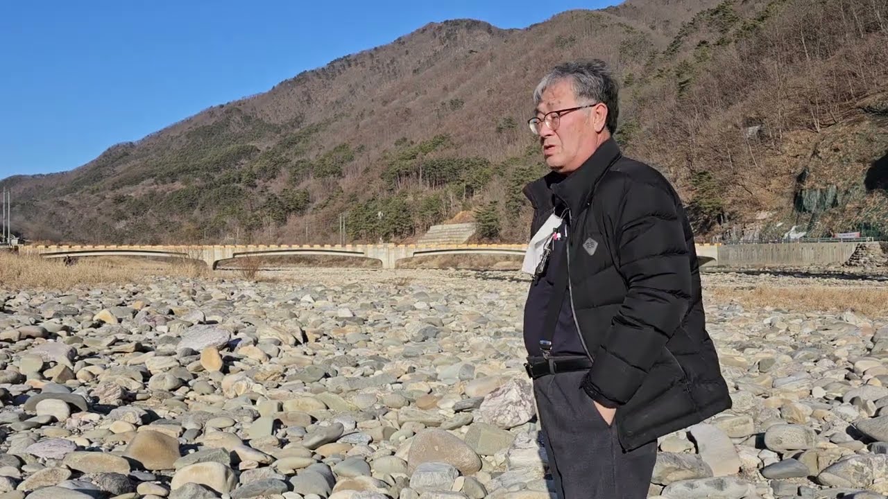 뉴튜브 1만 구독자 기념 수석산지소개 합니다 이곳은 동강 백운산 다리입구 입니다