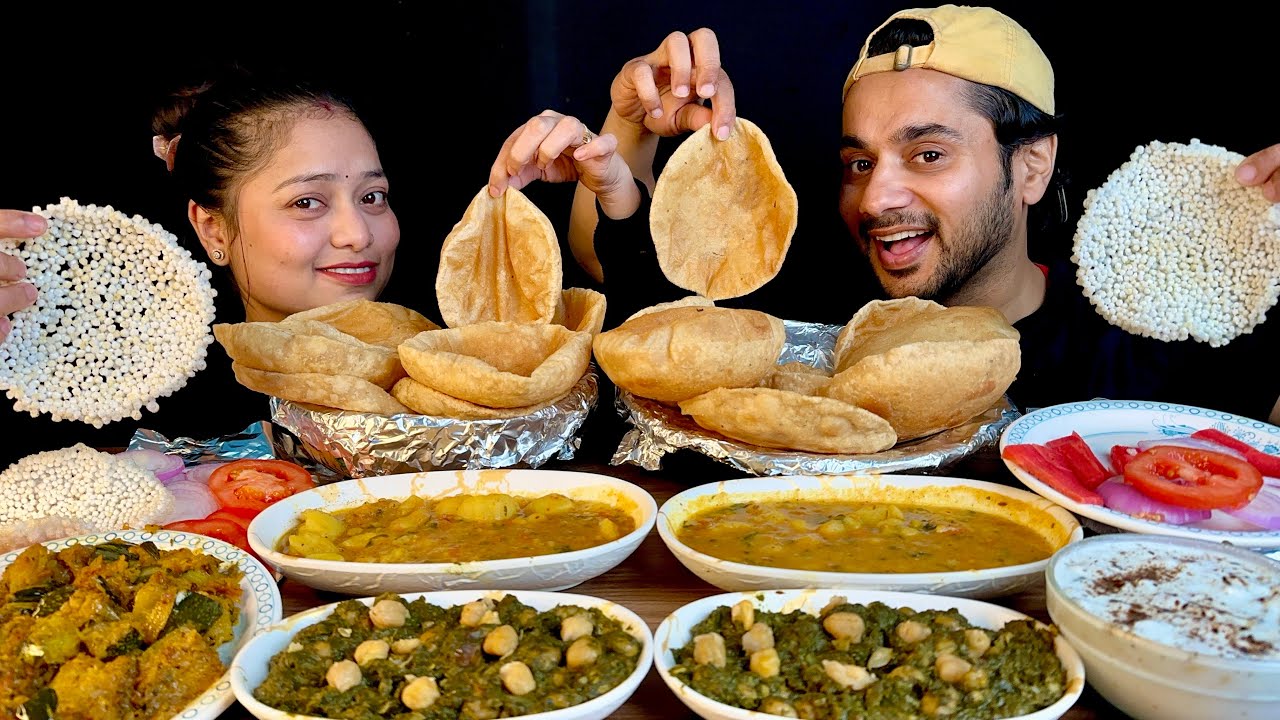 Eating Palak Channa, Aloo Jhole, Sitaphal With Puri (Luchi) | Mukbang