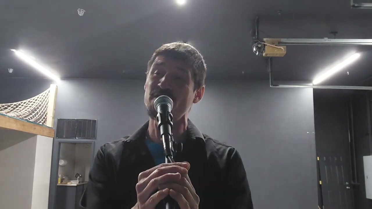 Hound Dog - Elvis Presley (cover) | Warehouse Karaoke