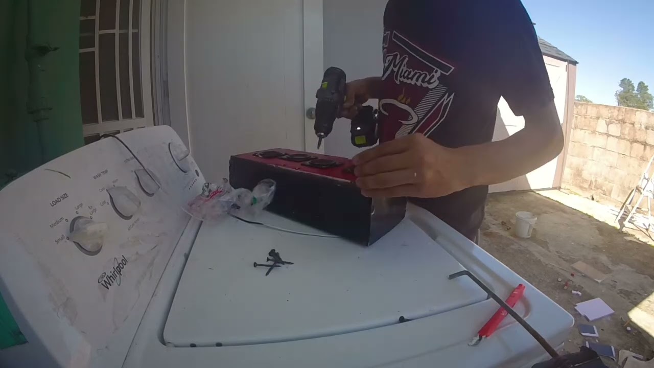 Haciendo el cajón de música ￼