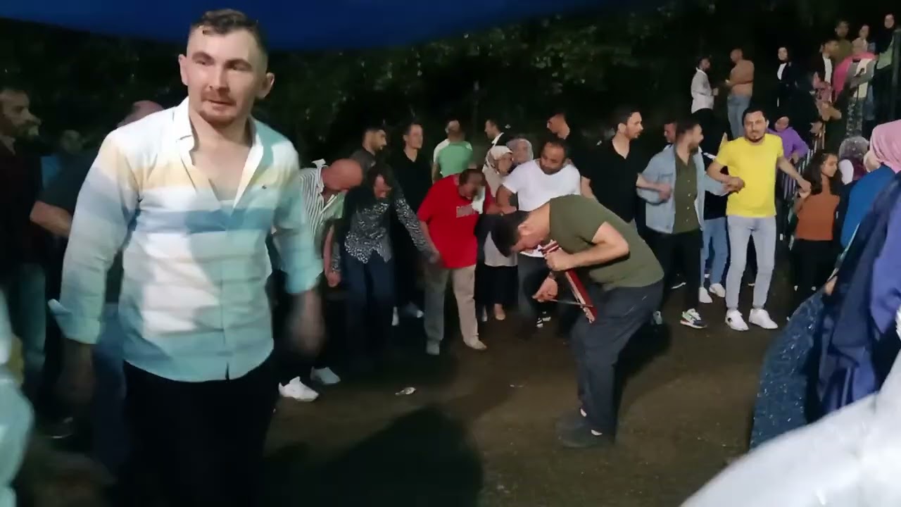 Ali Alim – Köy Düğününde Kemence ile Horon Coşkusu | Canlı Performans