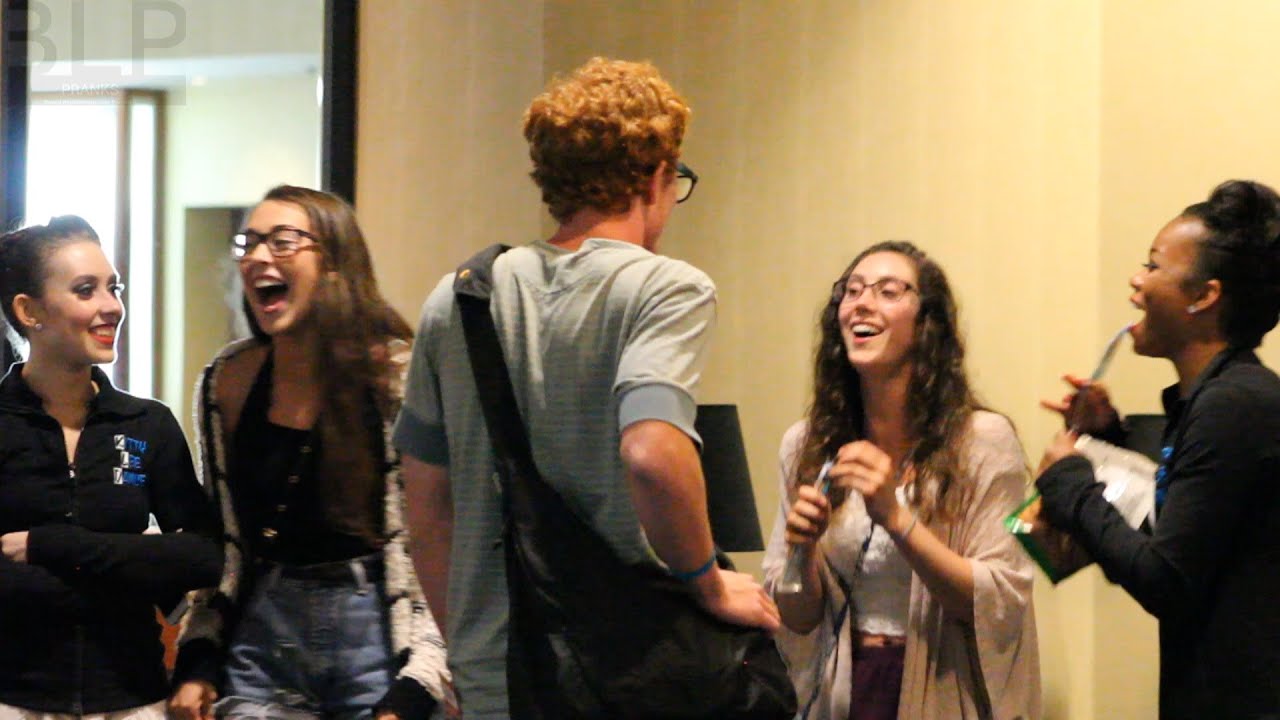 Speaking Russian to Girls at VidCon
