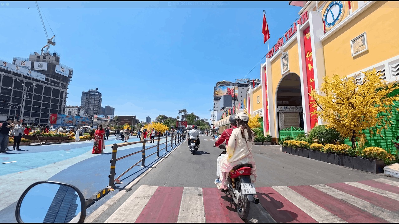 Đi Dạo Mùng 1 Tết Ở Sài Gòn Đông Vui _ Múa Lân Ở Trung Tâm Quận 1 | Nghe kể chuyện vlog