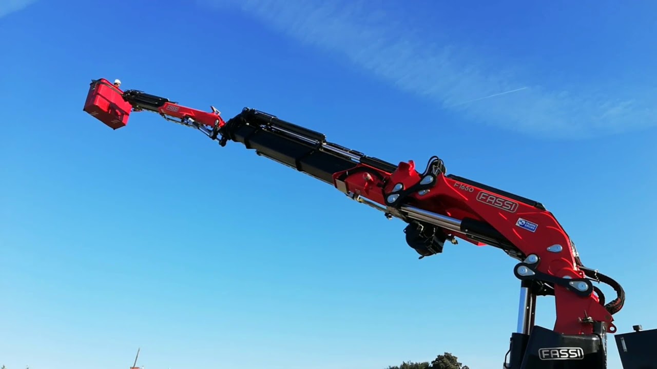 Grúa Fassi F1650RAL con cesta homolgada PLE