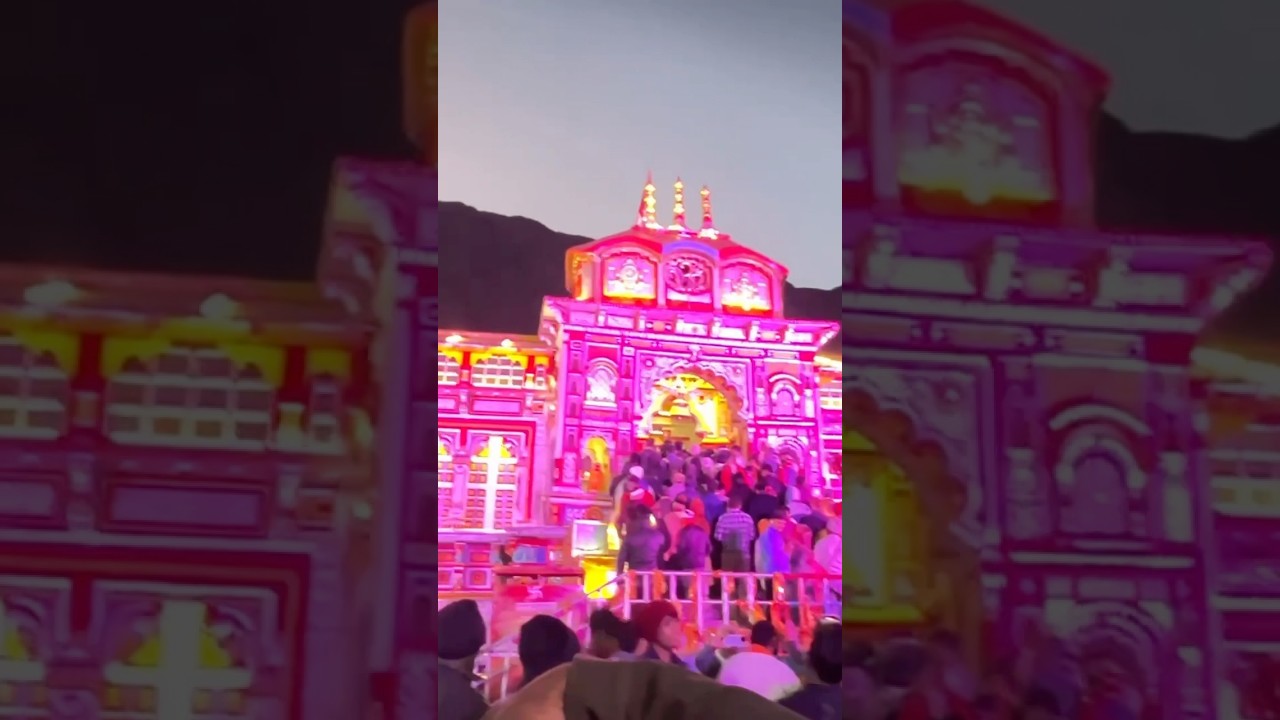 #vibesofvisuals #badrinathtemple #colourfuldecoration#changincolours#aarti#trueprayer#🕉️🕉️🕉️🕉️