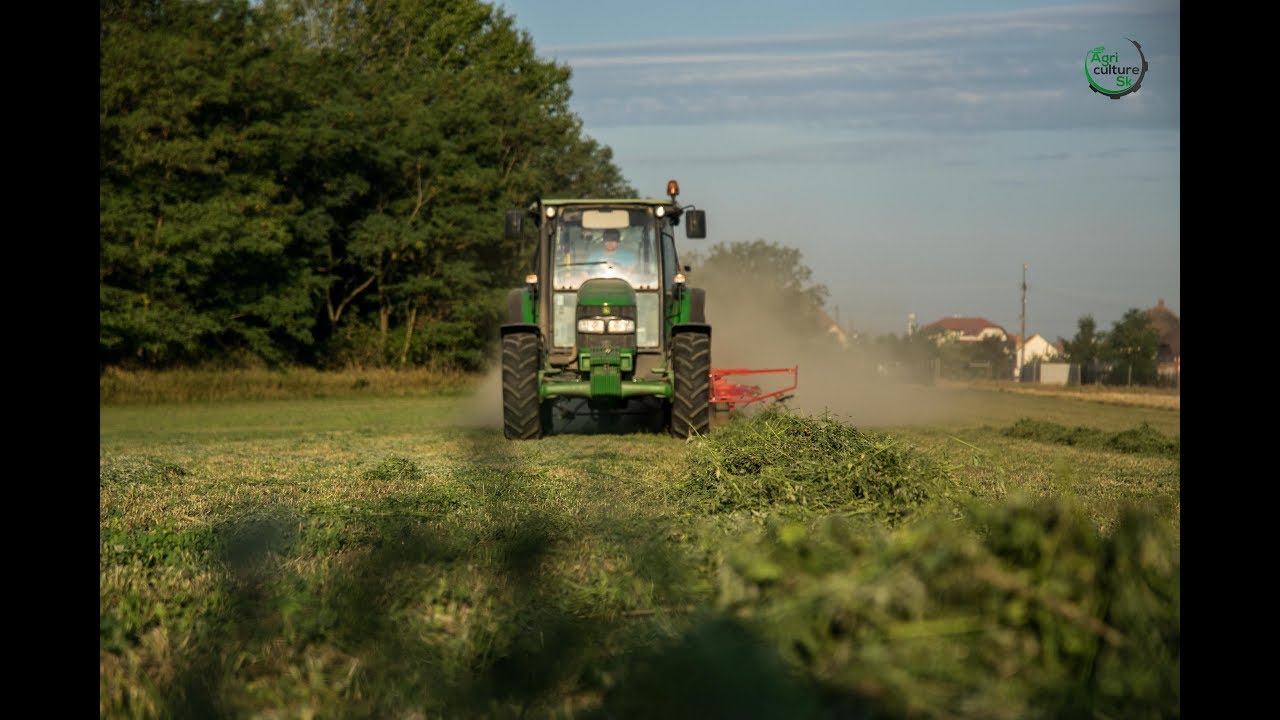 Raking lucern 2017 | John Deere 5820 | Lely Lotus |
