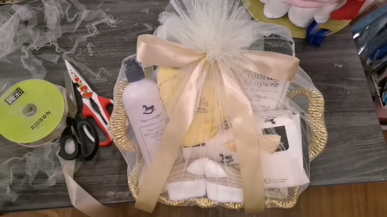 How to wrapped baby gifts in a basket /Hamper/gifts/