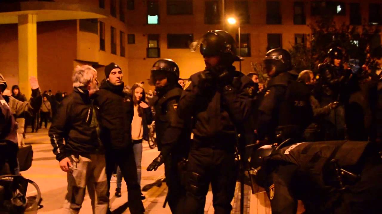 Enfrentamientos entre antidisturbios y manifestantes en Burgos 8/11/2014