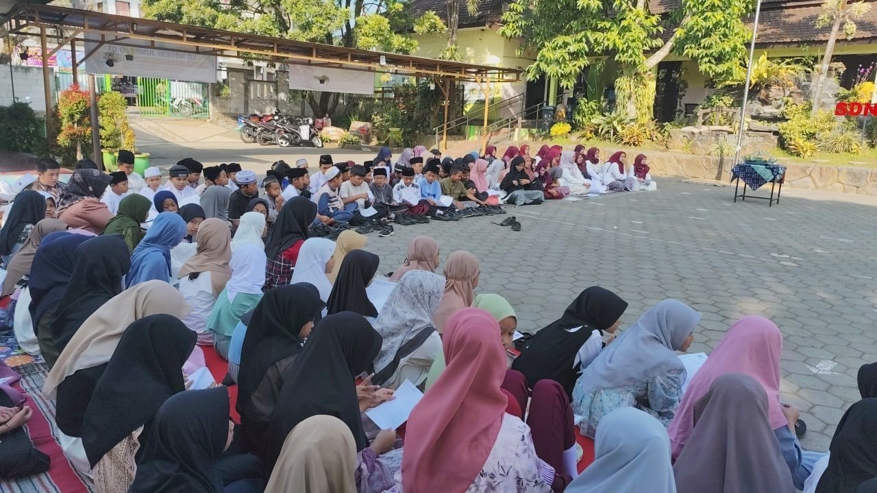 Buku Pantauan Ibadah SDN Junrejo 01 (Bupati Junsa)