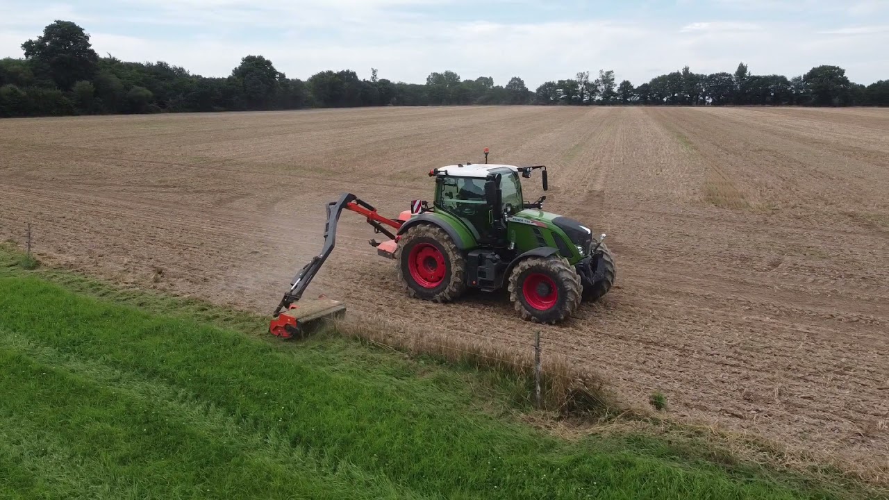 DEBROUSSILLAGE FENDT 718 ET  DEBROUSAILLEUSE SMA PUMA 2455