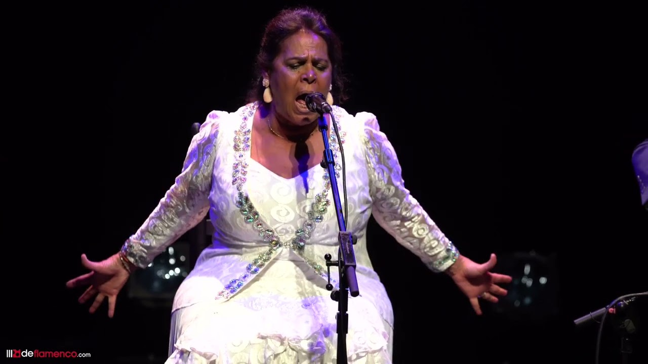 Aurora Vargas canta por soleá en Suma Flamenca