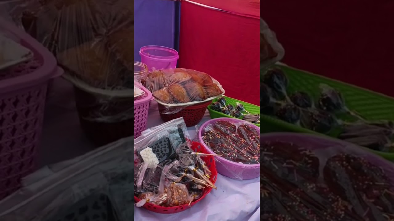 তেঘরিয়া উচ্চ বিদ্যালয়ের মাঠে পিঠা উৎসবে বাড়ির সবাই।