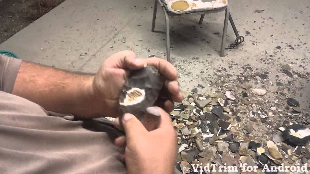 Flint Knapping an Angostura 1/2