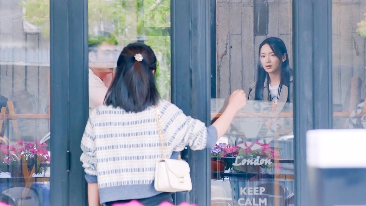 The husband went on a date with his mistress, but his pregnant wife was outside the window!
