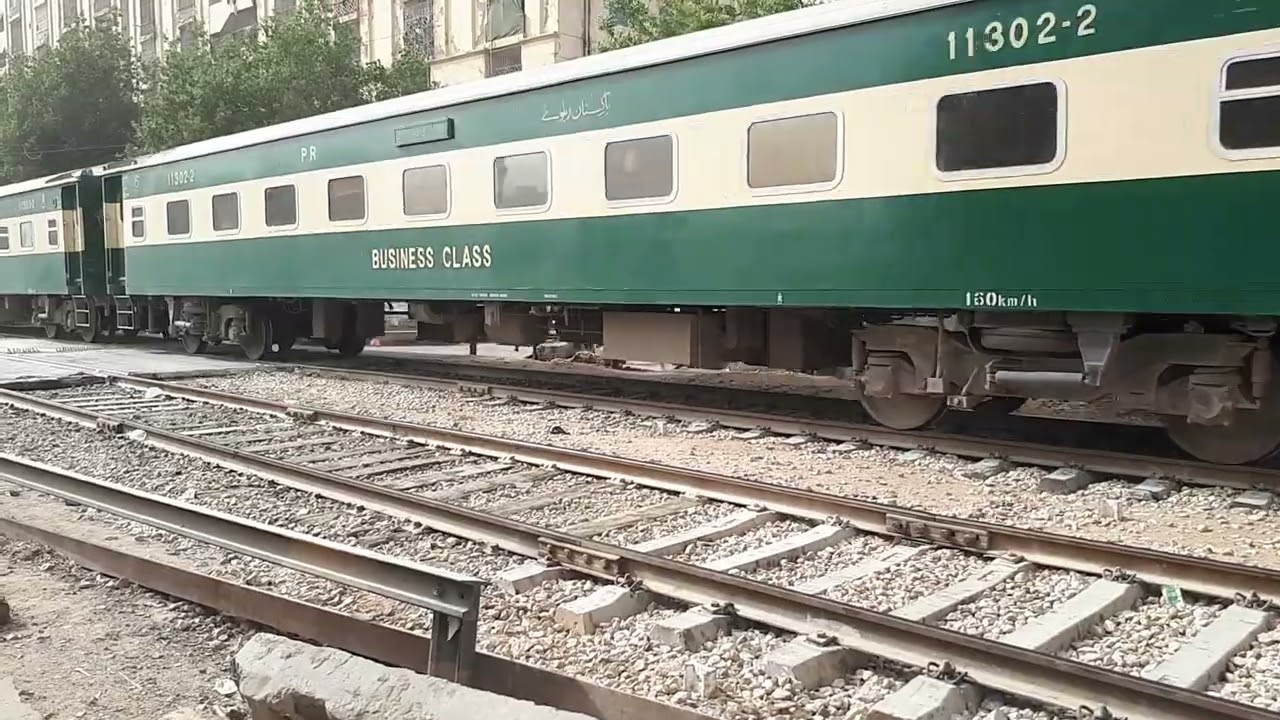 41UP Karakrom Express with GEU 40
