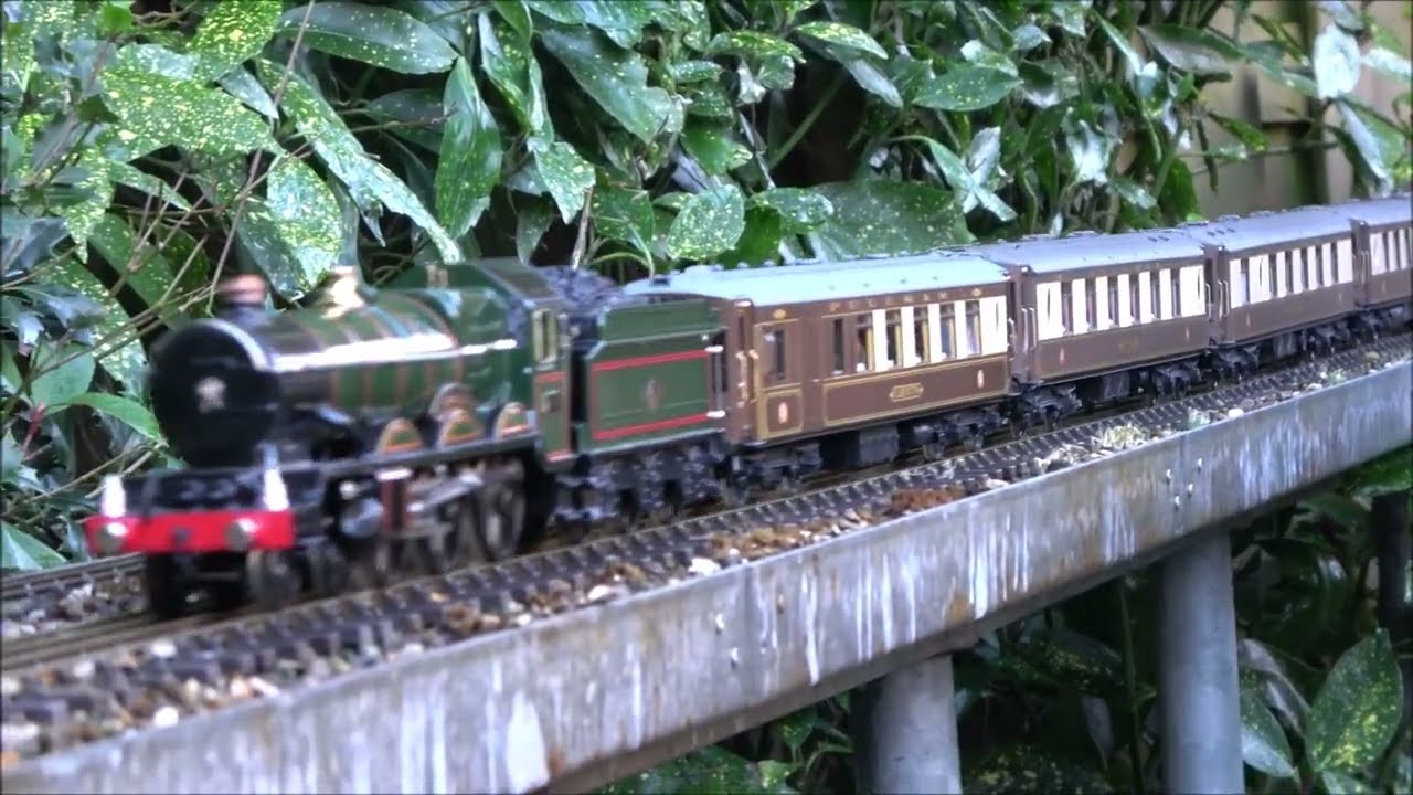 The South Wales Pullman train in 0 gauge by ACE, Darstaed and Golden Age Models