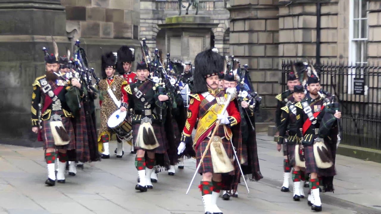 4 Scots Pipes & Drums (The Highlanders) - Edinburgh's Royal Mile 2018 [4K/UHD]