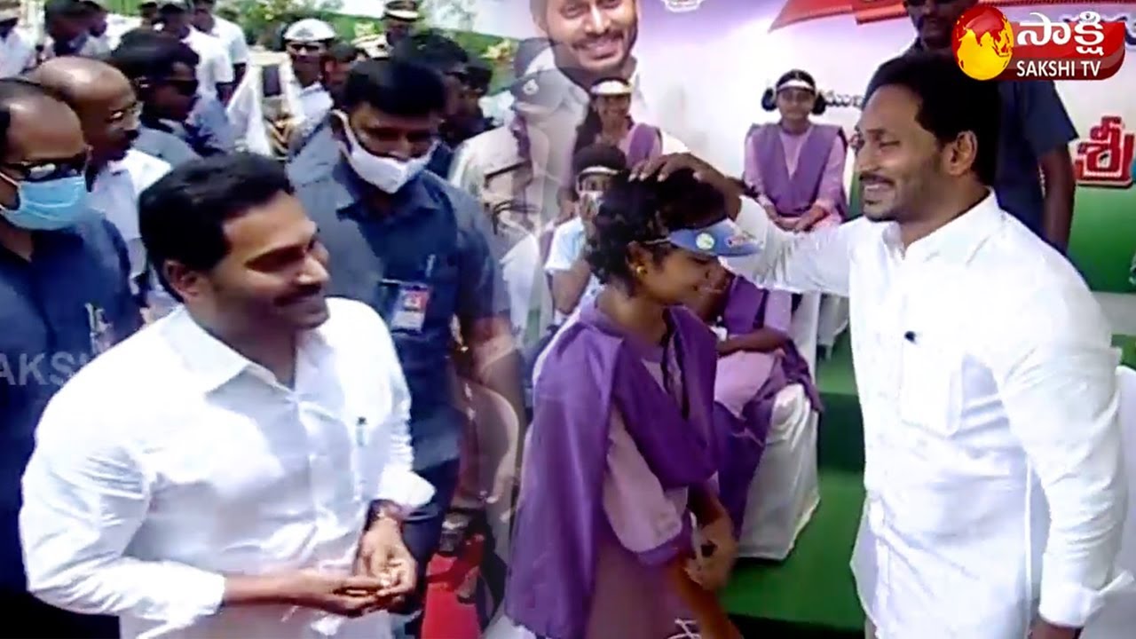 CM YS Jagan Grand Entry to Kodi Ramamurthy Stadium in Srikakulam | Sakshi TV Live