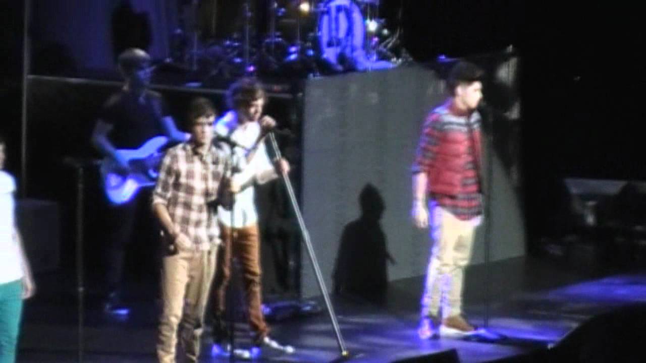 One Direction - Use Somebody - Honda Center 6-17-12